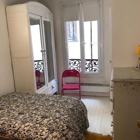 Charmante Escapade Au Coeur Des Batignolles Parijs